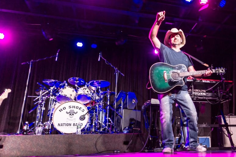 Gallery photo 8 of No Shoes Nation Band Kenny Chesney Tribu