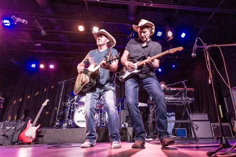 Gallery photo 9 of No Shoes Nation Band Kenny Chesney Tribu