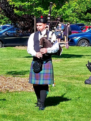 Gallery photo 2 of Noah Yateman - Bagpiper any event
