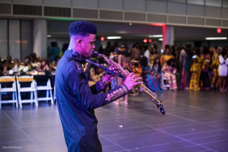 Gallery photo 2 of Noel the Saxophonist (SaxMan)