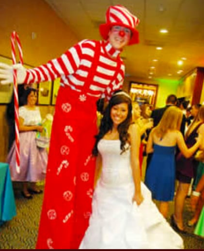 Gallery photo 9 of Nomad Artz Stilt Walkers