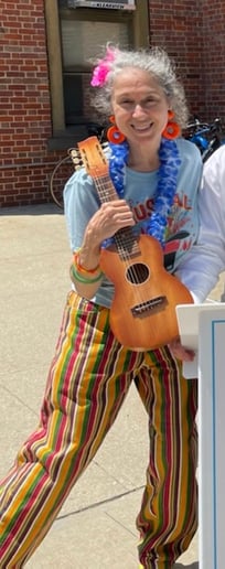 Gallery photo 3 of Noodle (Musical Goofball)
