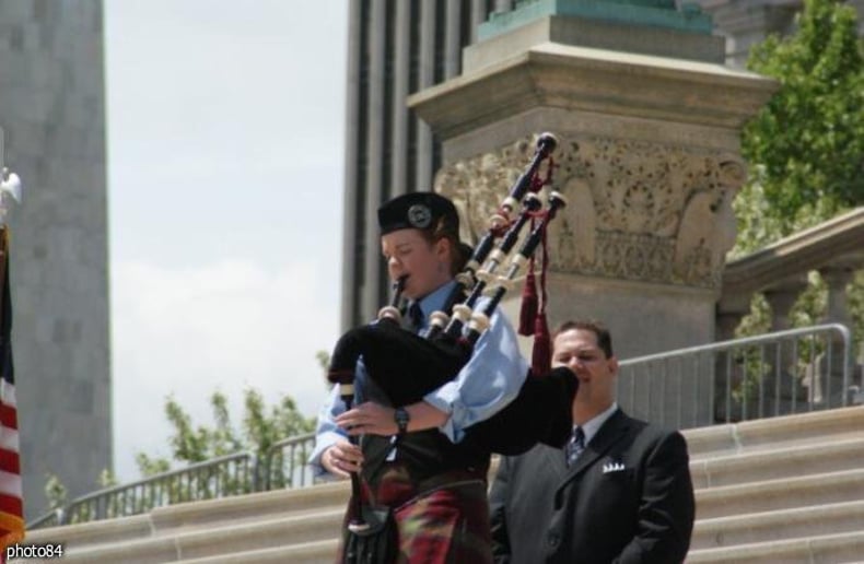 Gallery photo 4 of NY Bagpiper