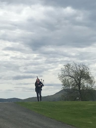 Gallery photo 3 of NY Bagpiper
