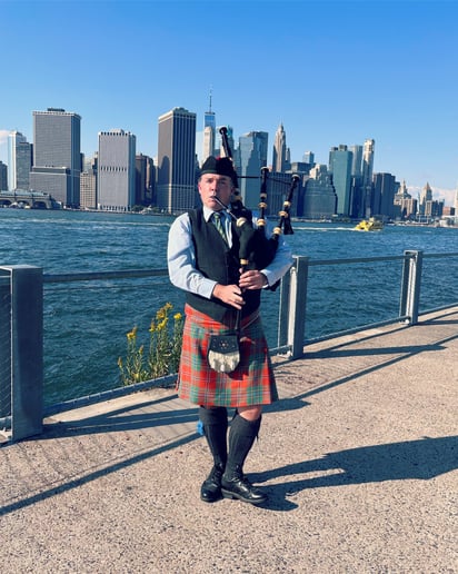 Gallery photo 1 of NYC Bagpipes