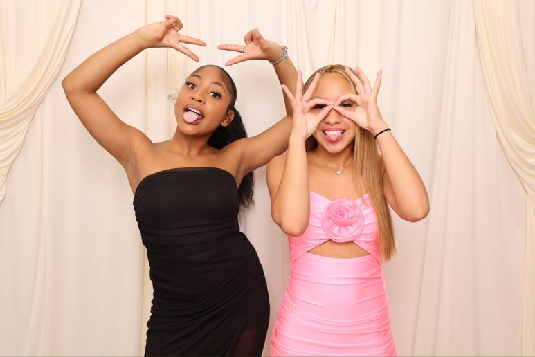 Gallery photo 1 of NYE Photobooth