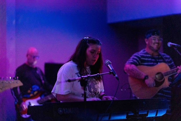 Gallery photo 2 of Amie Reardon- Multi-Instrumentalist