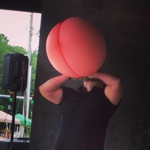 Gallery photo 1 of Oldetime Performing Strongman