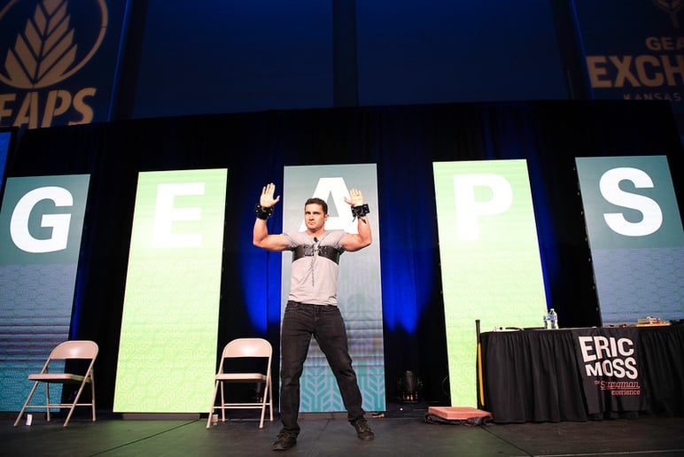 Gallery photo 5 of Motivational Performing Strongman Eric Moss
