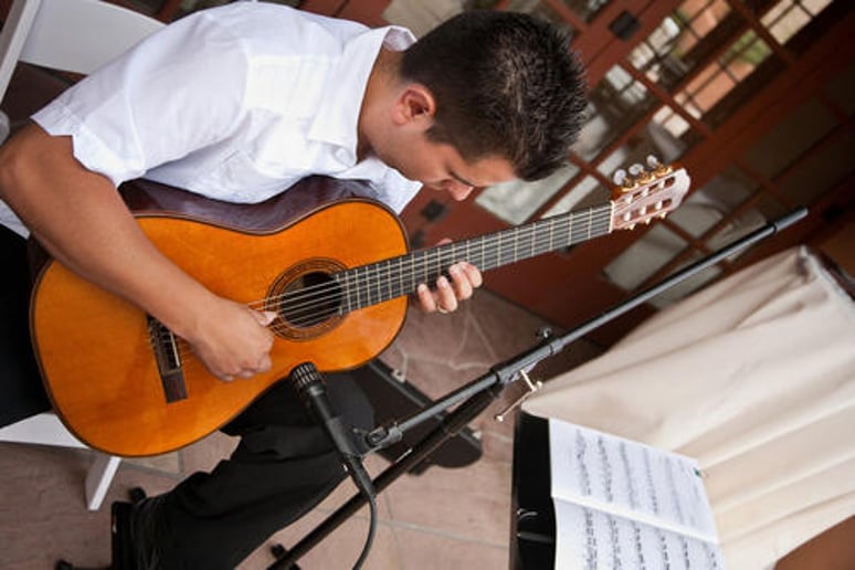 Gallery photo 3 of Omar Villanueva Guitarist