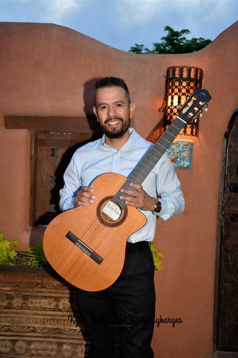Gallery photo 4 of Omar Villanueva Guitarist