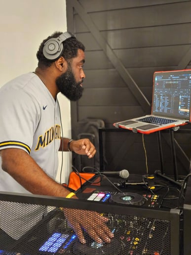 Gallery photo 5 of DJ Louric
