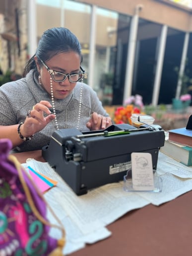 Gallery photo 1 of Poetry Von Chelle | On-the-spot typewriter poetry