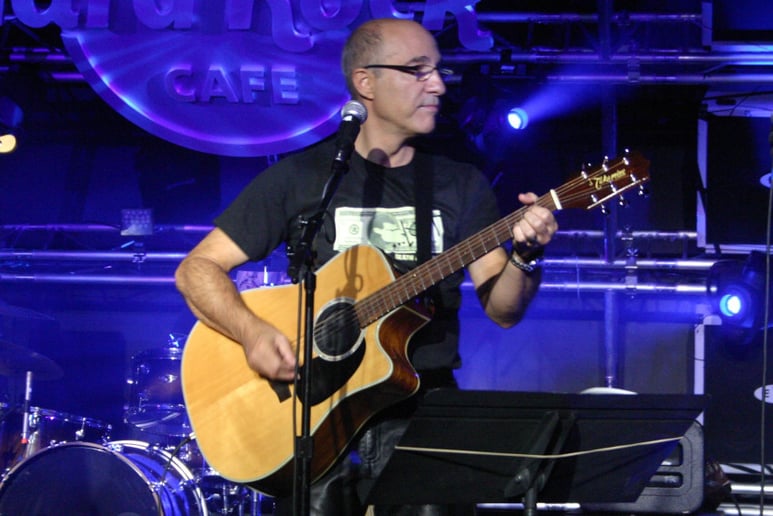 Gallery photo 1 of One-Manpower Trio
