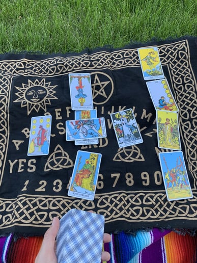 Gallery photo 3 of One Knife Tarot