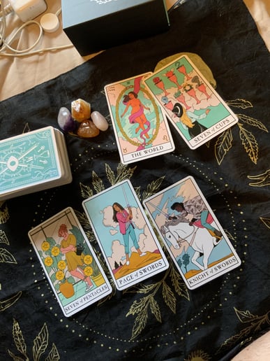 Gallery photo 6 of One Knife Tarot