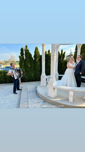 Gallery photo 2 of Emilio Leone - Strolling Accordionist