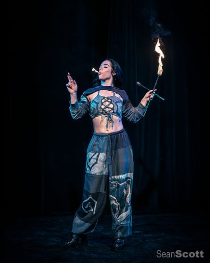 Gallery photo 6 of Echo Thorn