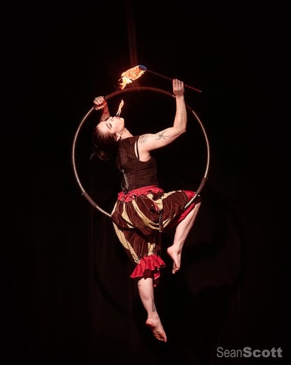 Gallery photo 7 of Echo Thorn