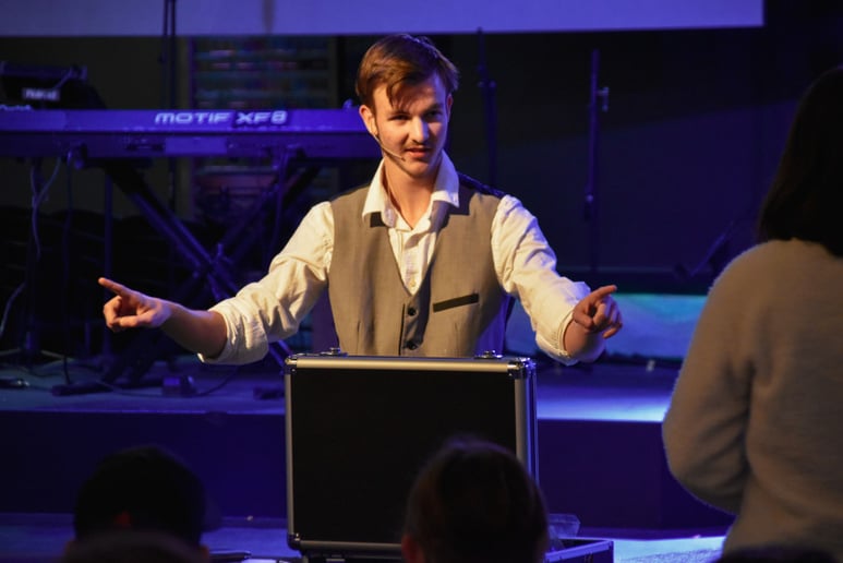 Gallery photo 4 of Tim Mullins-One Point Magic