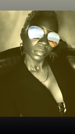 Gallery photo 3 of Oneekathediva