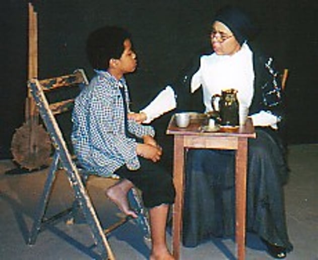 Gallery photo 5 of Oni Lasana