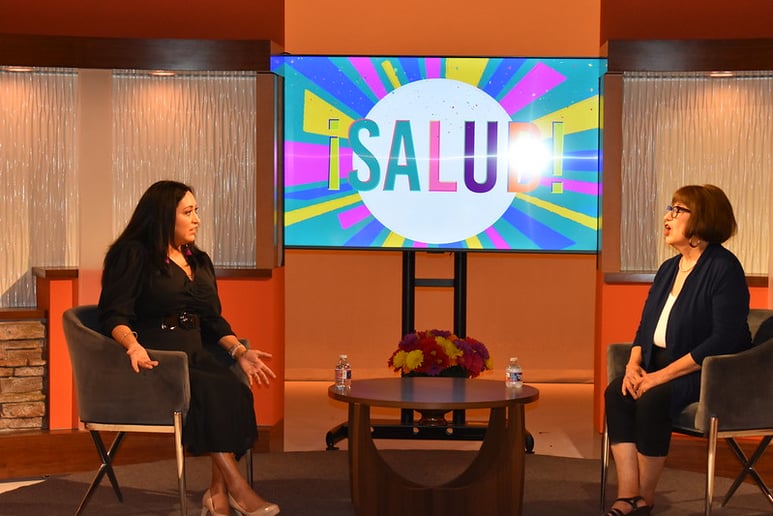 Gallery photo 1 of Online Media Personality - ¿Qué Means What?