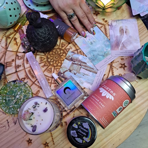 Gallery photo 6 of Oracle and Tarot Readings
