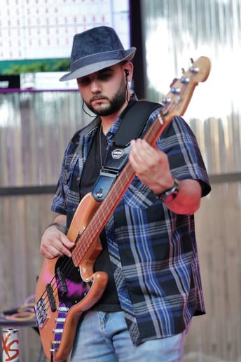 Gallery photo 1 of Osel Rodriguez - Bassist