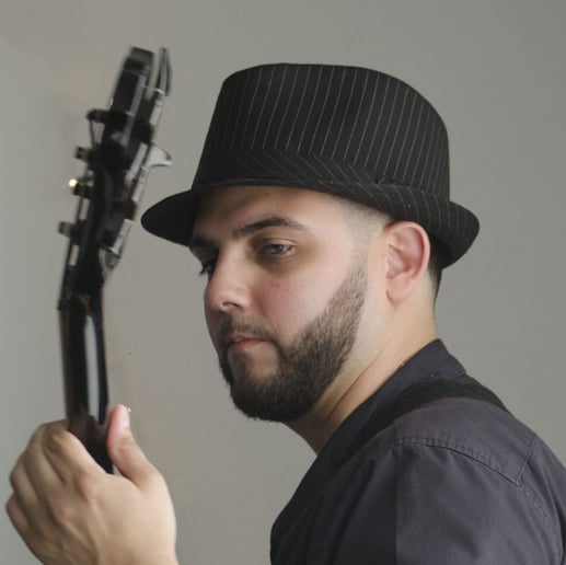 Gallery photo 3 of Osel Rodriguez - Bassist