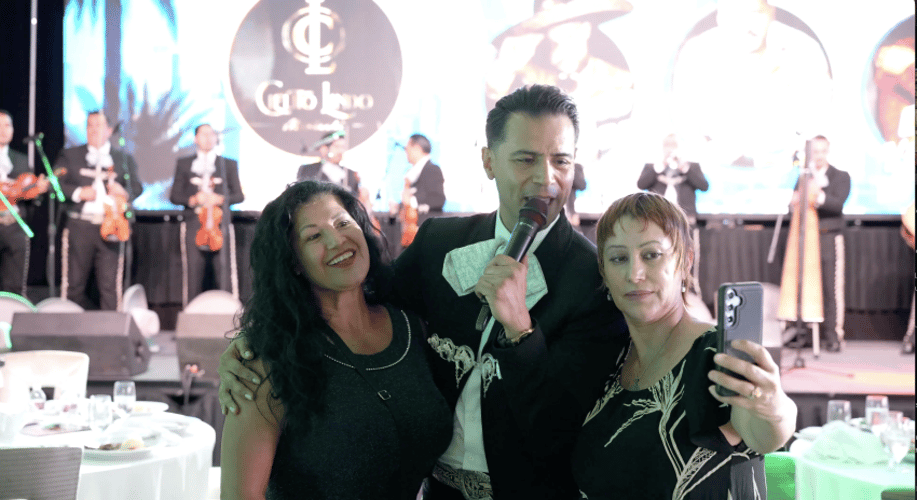 Gallery photo 1 of Osvaldo M.  y su  Mariachi Cielito Lindo