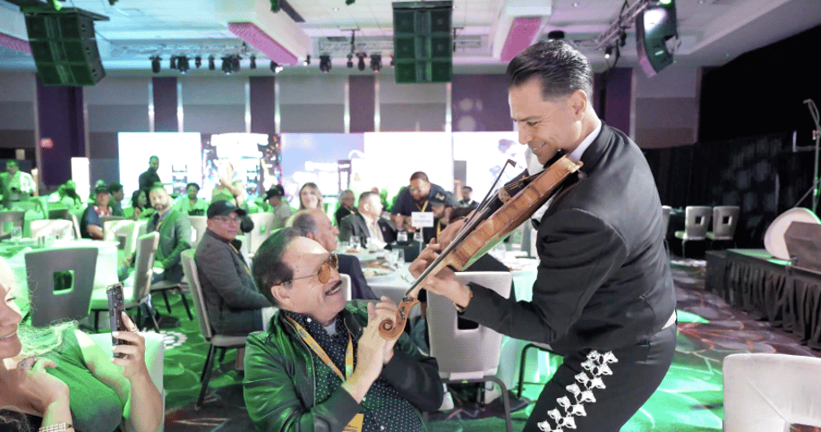Gallery photo 2 of Osvaldo M.  y su  Mariachi Cielito Lindo