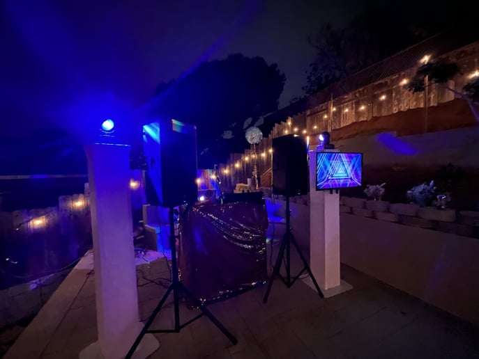 Gallery photo 5 of Otra Noche Entertainment