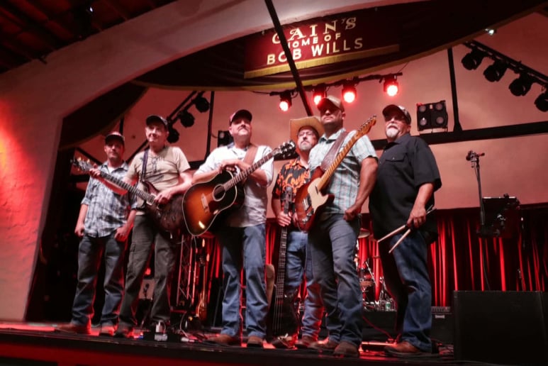 Gallery photo 2 of Outlaws Reloaded