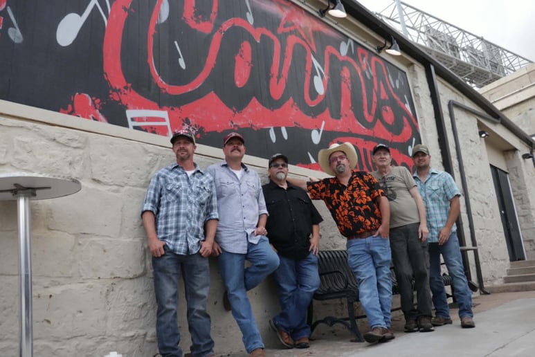 Gallery photo 3 of Outlaws Reloaded