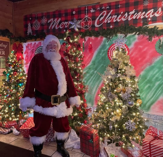 Gallery photo 4 of Overseas Santa