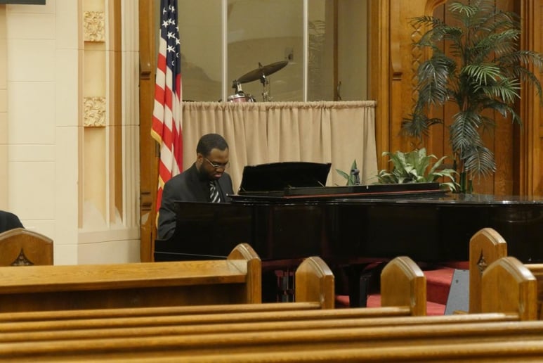 Gallery photo 3 of Oyeniran Oyedeji, Pianist and Organist