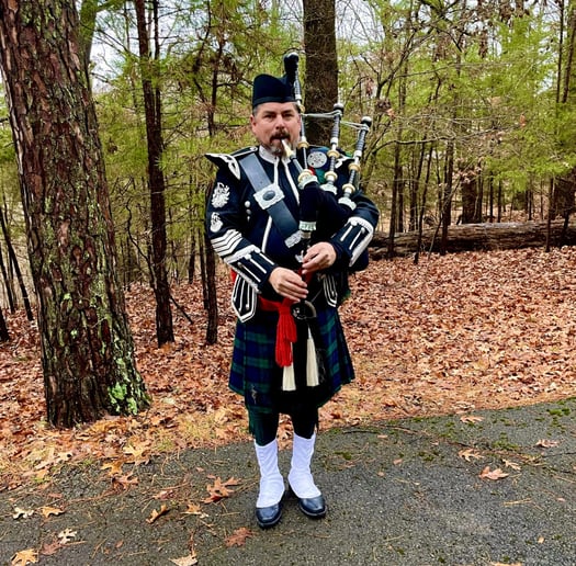 Gallery photo 8 of Ozark Bagpiper