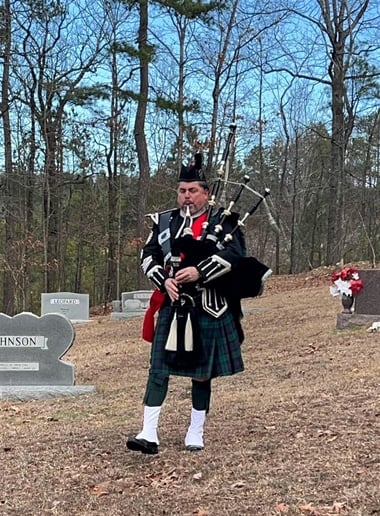 Gallery photo 11 of Ozark Bagpiper