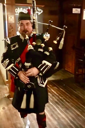 Gallery photo 14 of Ozark Bagpiper