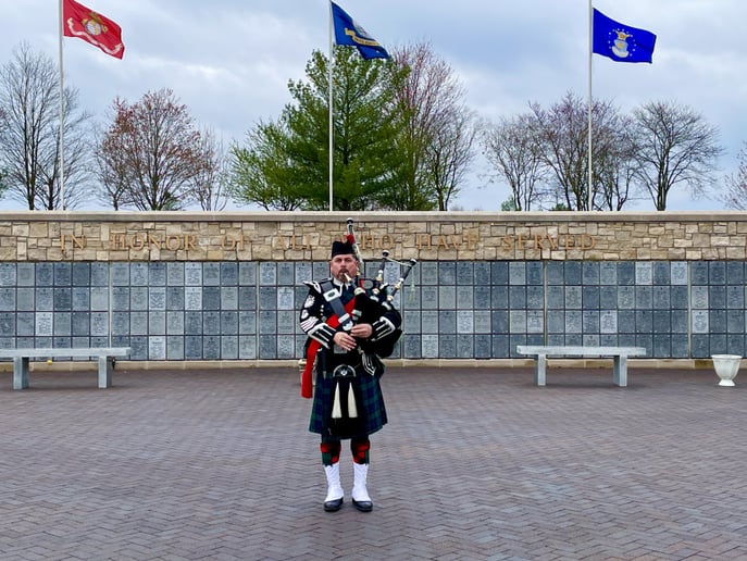 Gallery photo 15 of Ozark Bagpiper
