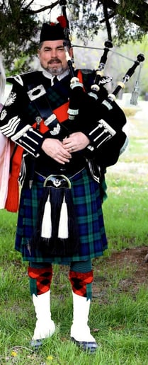 Gallery photo 18 of Ozark Bagpiper