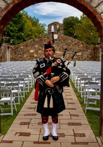 Gallery photo 21 of Ozark Bagpiper