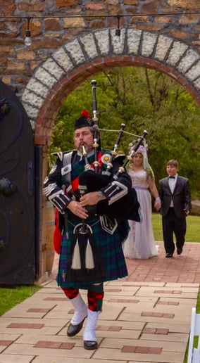 Gallery photo 22 of Ozark Bagpiper