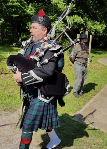 Gallery photo 24 of Ozark Bagpiper