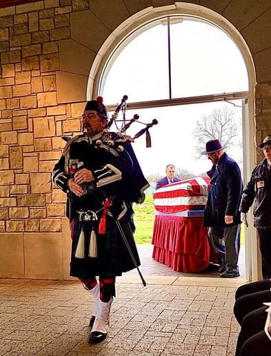Gallery photo 31 of Ozark Bagpiper