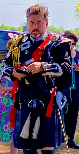 Gallery photo 33 of Ozark Bagpiper