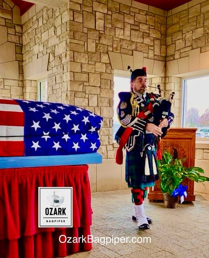 Gallery photo 3 of Ozark Bagpiper