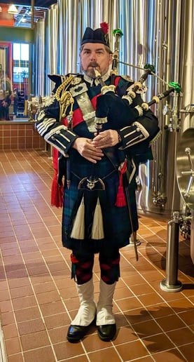 Gallery photo 43 of Ozark Bagpiper