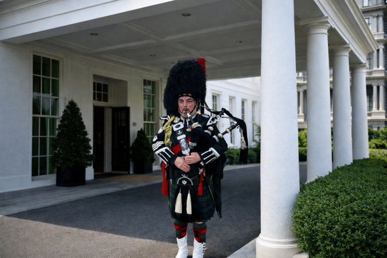 Gallery photo 60 of Ozark Bagpiper